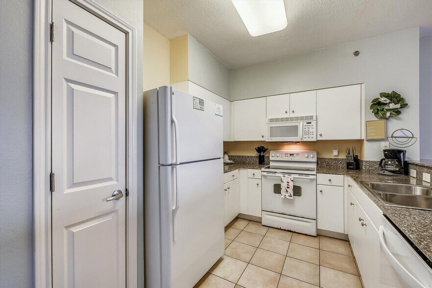 Building Photo - 104 Gulfside Ct