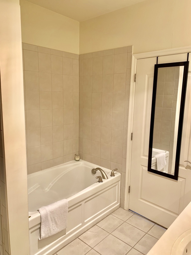 Primary Bath tub - 1451 Belmont St NW