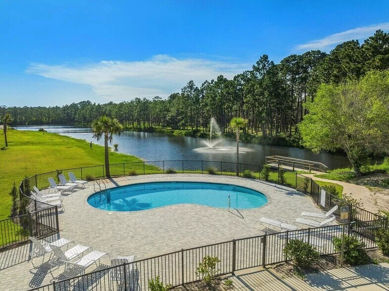 Community pool and lake - 112 Kara Lake Dr
