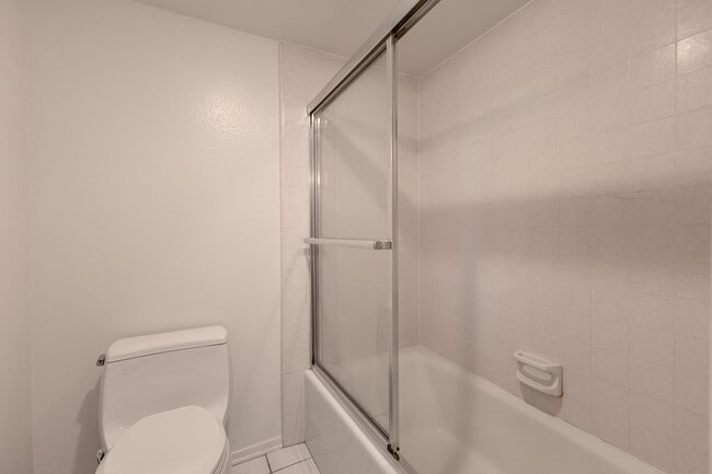 Building Photo - 1709 Cam De Villas