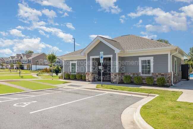 Building Photo - 3971 Fadden St