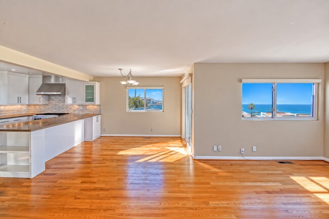 Building Photo - 4021 Crest Dr