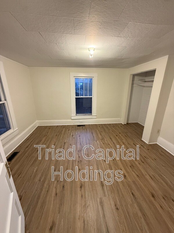 Building Photo - 1227 Fairfield Dr