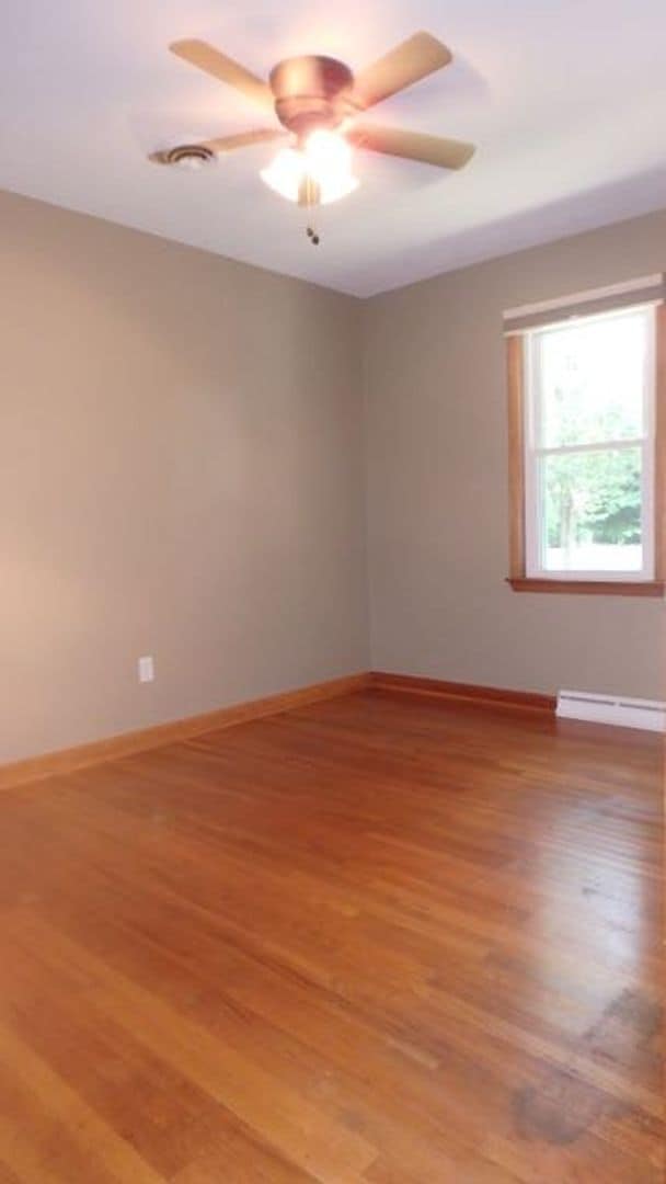 Building Photo - Wonderful 3 Bed 1 Bath House w/ Bonus Room!