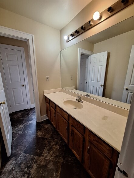 Building Photo - 1550 Gallagher St