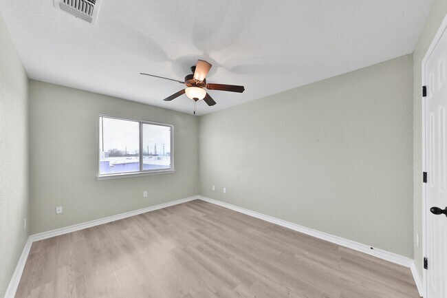 Building Photo - Five Points 4 bedroom home