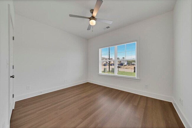 Building Photo - One Level Home with Garage and Fenced Back...