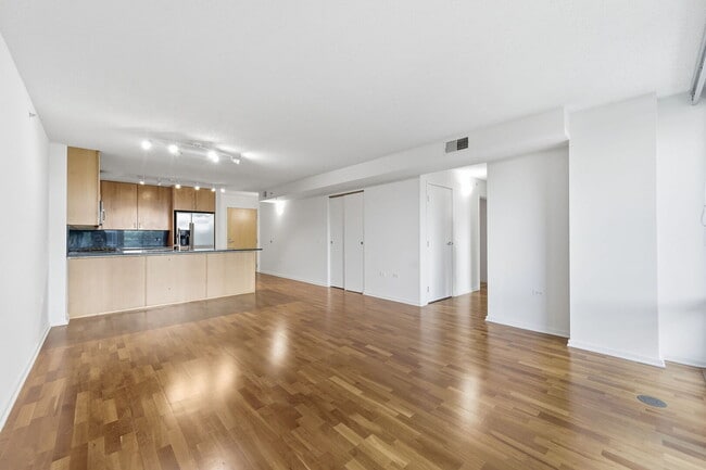 Building Photo - 9725 Woods Dr