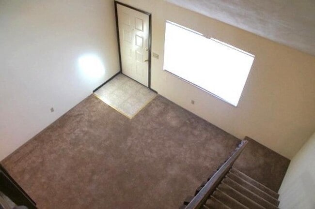 Building Photo - 818 White Oak Dr