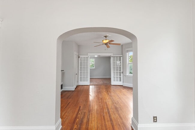 Building Photo - 2607 Robertson Ave