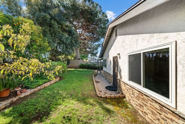 Building Photo - Lovely Del Cerro Home w/Solar and A/C