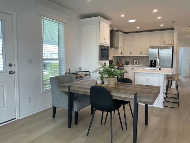 Building Photo - 4930 Coopers Hawk Pl