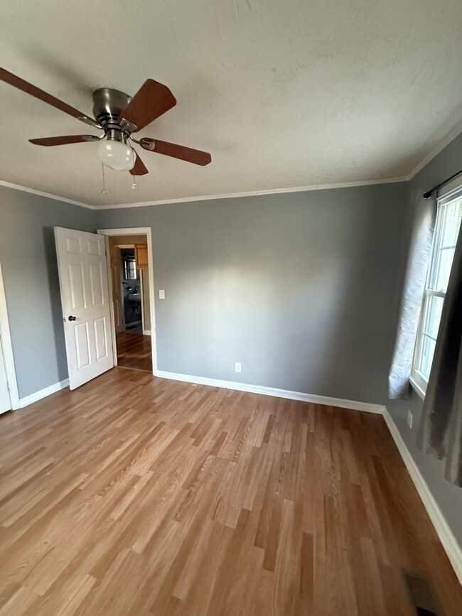 Building Photo - 215 Peachtree Cir