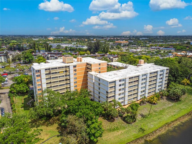 Building Photo - 3301 Spanish Moss Terrace