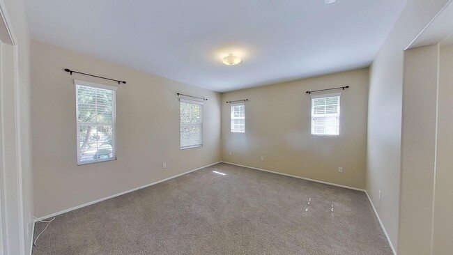 Building Photo - Spacious 1 Bed 1 Bath Condo in Irvine!