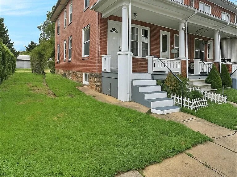 Building Photo - 50 Cacoosing Ave