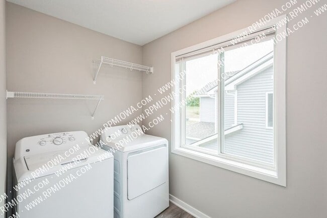 Building Photo - 250 Amberwood Dr