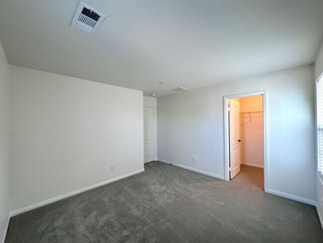 Building Photo - Welcome to this stunning 5 bedroom home fo...