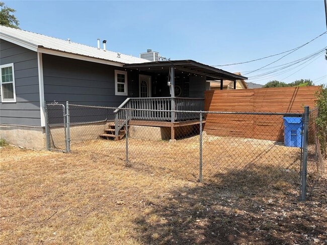Building Photo - 5303 Thunderbird St