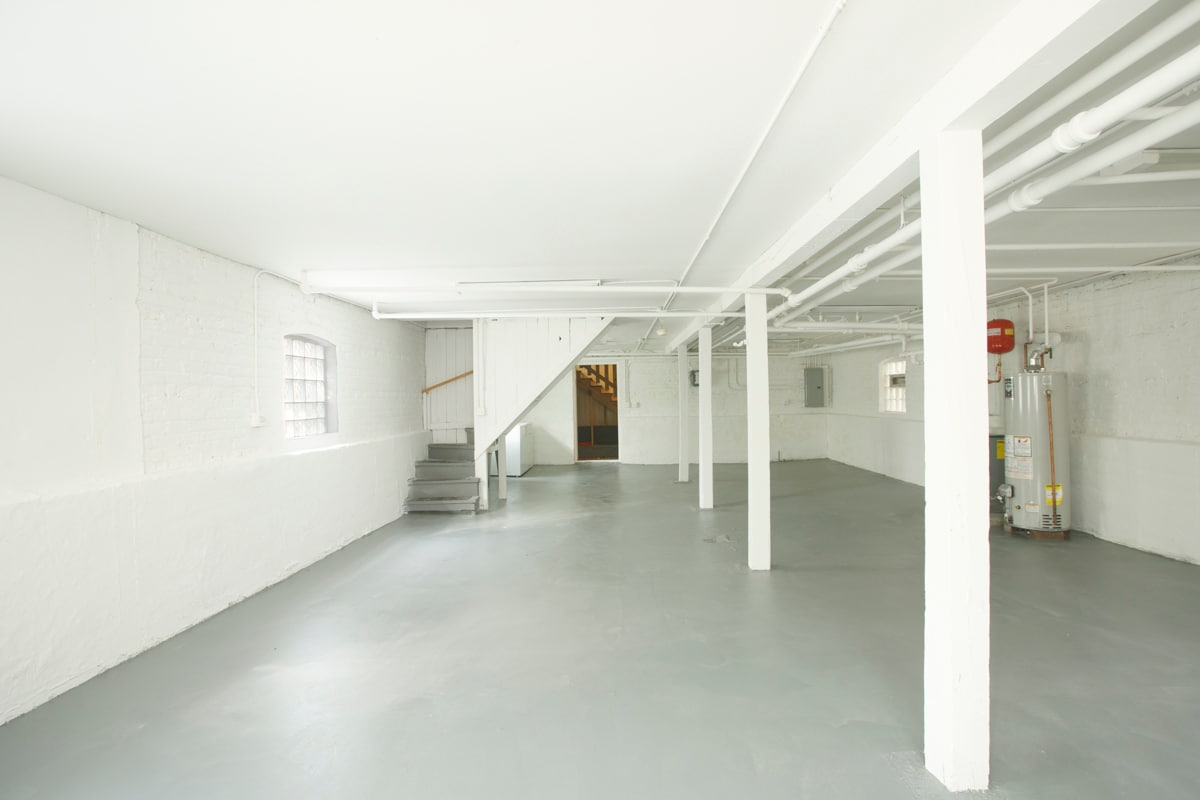 Building Photo - 2152 W Webster Ave