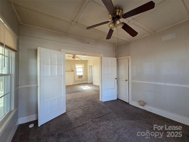 Building Photo - 405 S Yates St