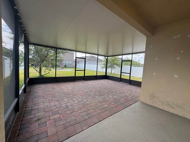 Building Photo - SPACIOUS 4BR/2BA IN THE SAINT CLOUD AREA