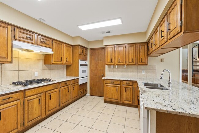 Building Photo - 25710 Pepper Ridge Ln