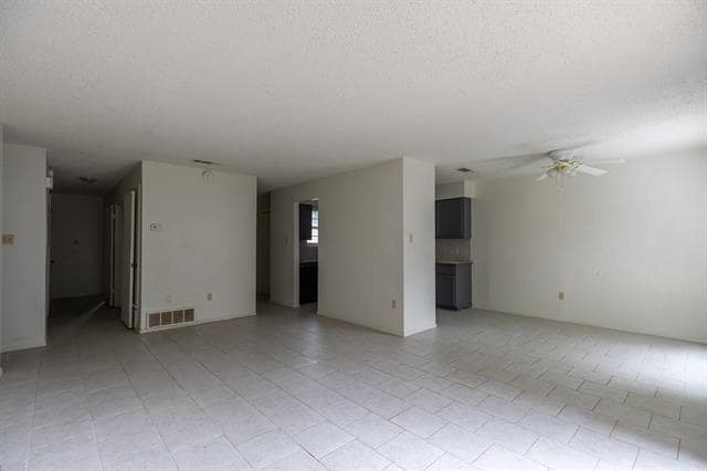 Building Photo - 4925 Greenslope Dr