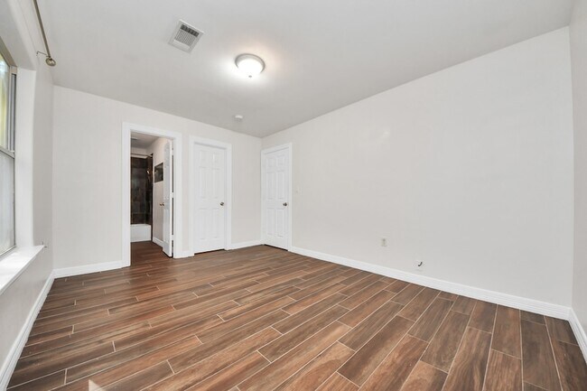 Building Photo - 3014 Chenevert St