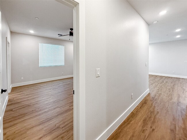 Building Photo - 5601 Mobeetie Lp