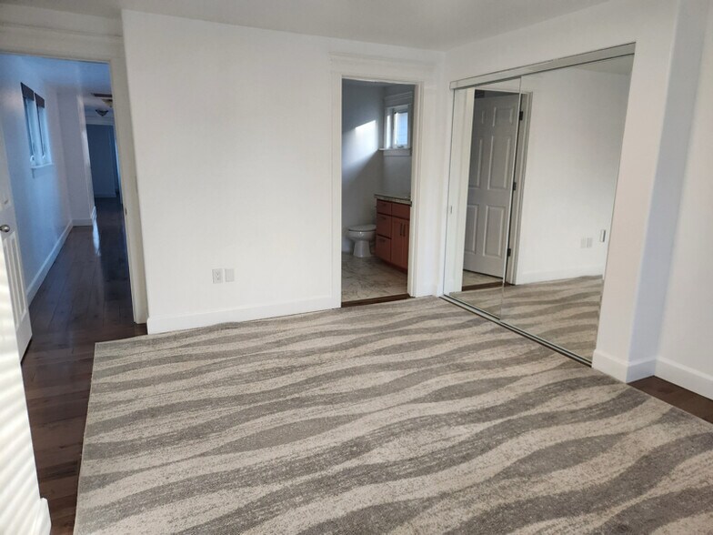 Building Photo - 1940 NE 72nd Ave.