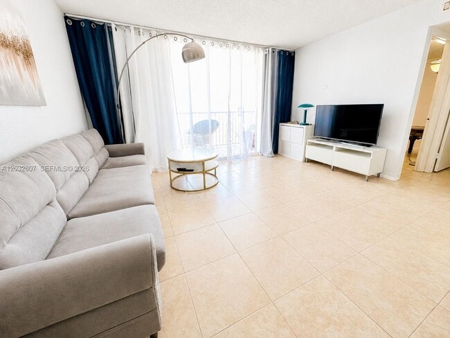 Building Photo - 3161 S Ocean Dr