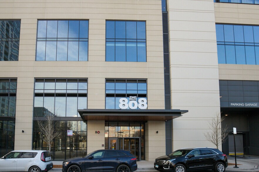 Building Photo - 460 W Chicago Ave