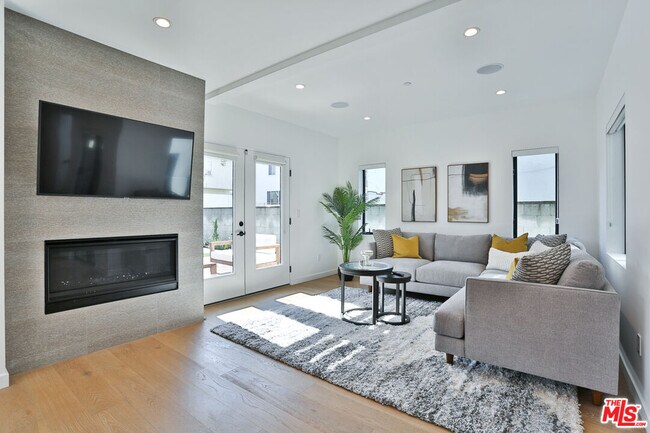 Building Photo - 1622 S Mansfield Ave