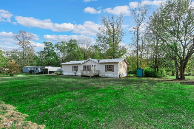 Building Photo - Log Cabin Style Double Wide in Waskom