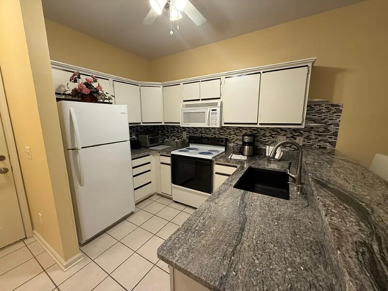 Building Photo - 472 River Oaks Dr