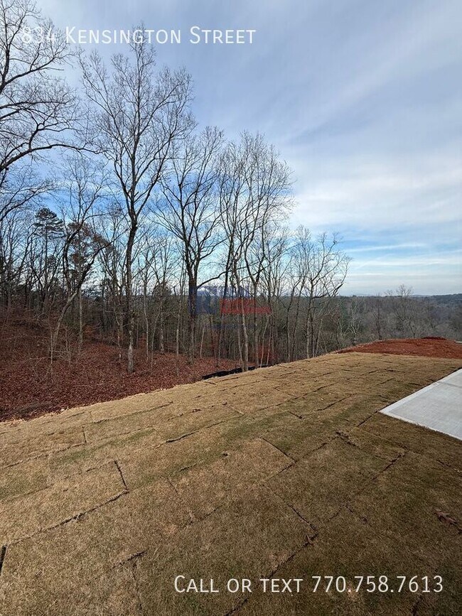 Building Photo - 834 Kensington St