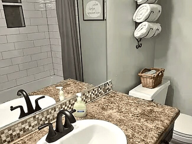 Building Photo - Spacious 4-Bed Westside Home