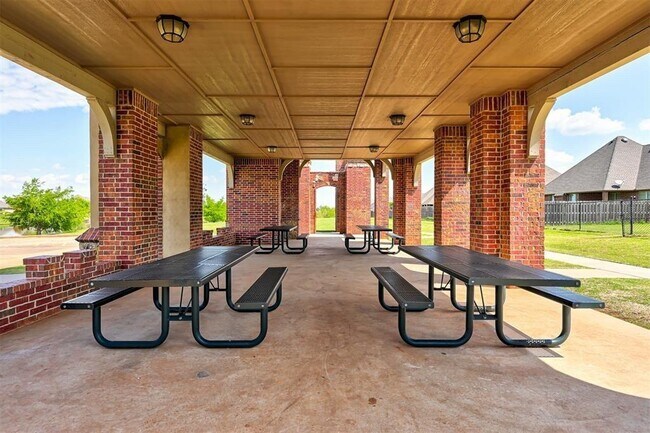 Building Photo - 9333 SW 42nd St