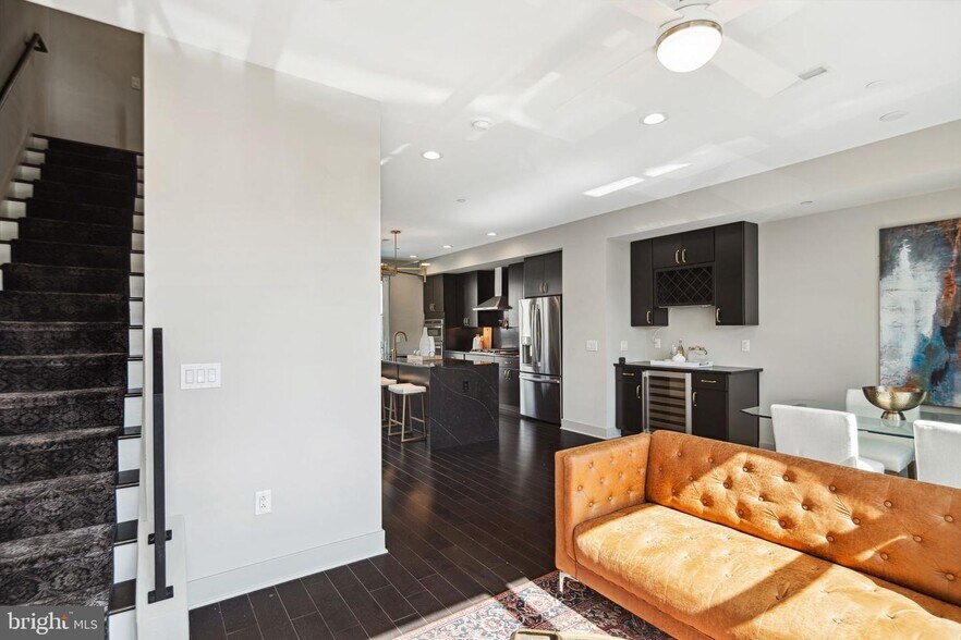 Building Photo - 670 N 13th St