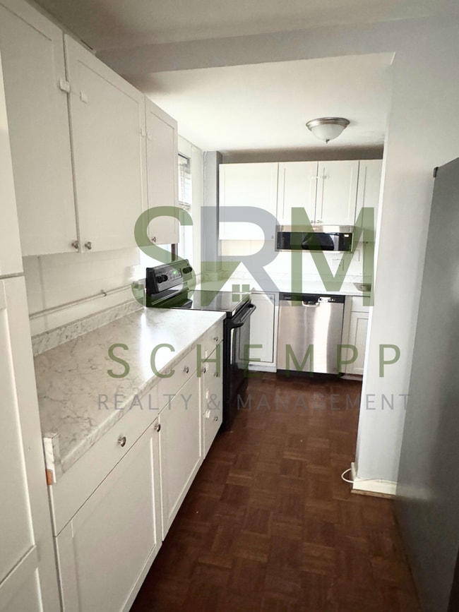 Building Photo - Updated 2BR/2BA on Bardstown Road with all utilities included now available!