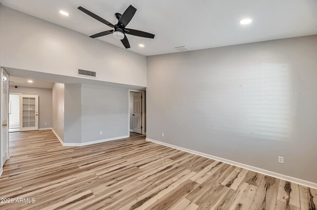 Building Photo - 6502 E Grandview Dr