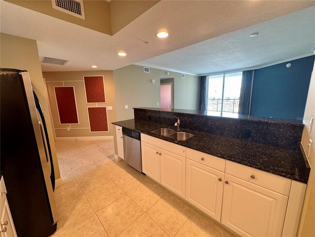 Building Photo - 800 N Tamiami Trl