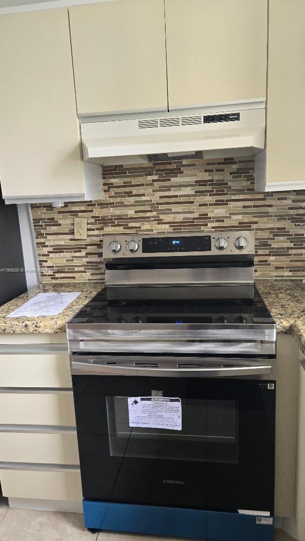 Building Photo - 18181 NE 31st Ct