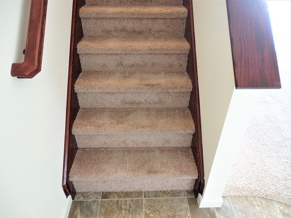 Building Photo - 312 Meadow View Dr