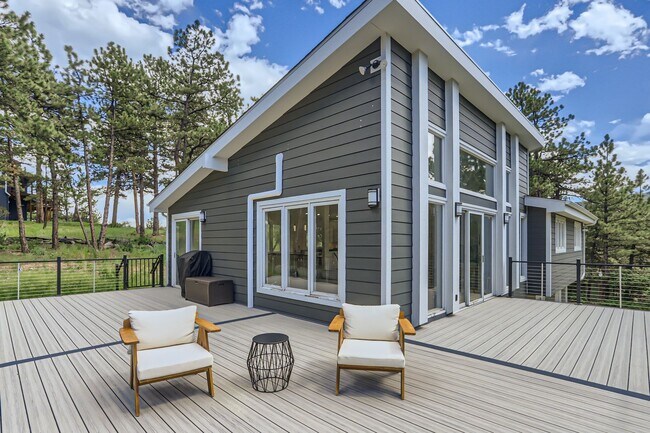 Building Photo - GORGEOUS 4BD/ 3BA MOUNTAIN HOME in Boulder, CO- Available 7/10/26!