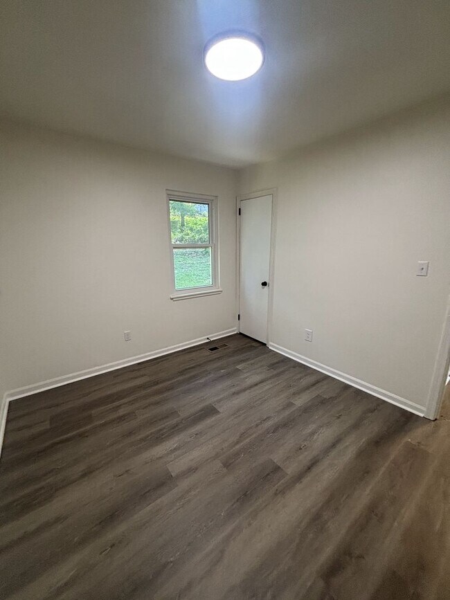 Building Photo - Fully Remodeled 3 Bed 2 bath