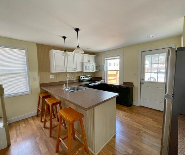 Building Photo - Charming 2-Bedroom Single-Family Home – Pr...