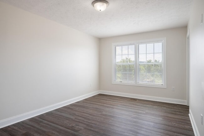 Building Photo - 435 Skylar Dr