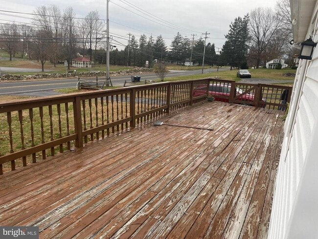 Building Photo - 695 W Kings Hwy